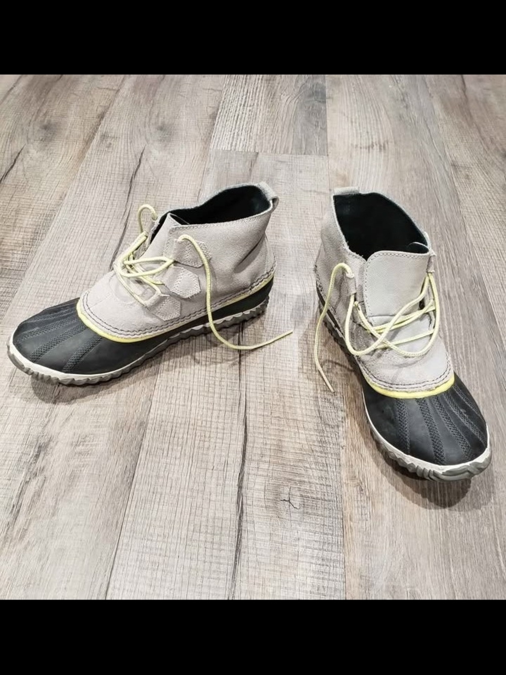Women's Two-Tone Duck Boots in Light Gray and Black
